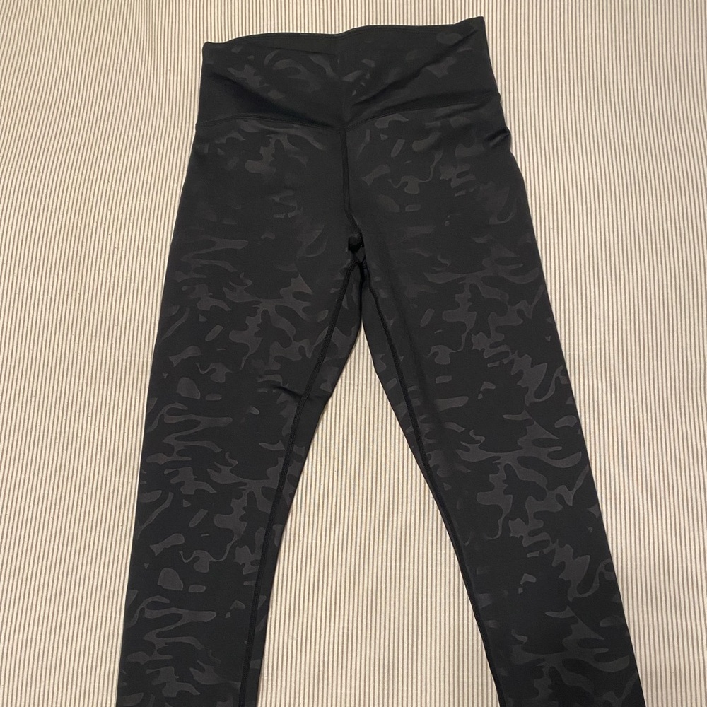 Zyia Active Midnight Camo Light n Tight High Rise 7/8
